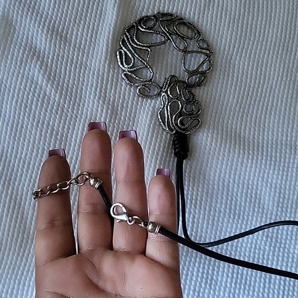 Art necklace from high-end boutique in Miami. - Picture 4 of 8